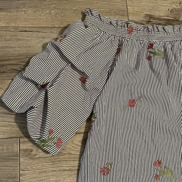 Le Lis Size Medium Striped Off Shoulder Ruffle Sleeve Embroidered Mini Dress - Picture 3 of 9